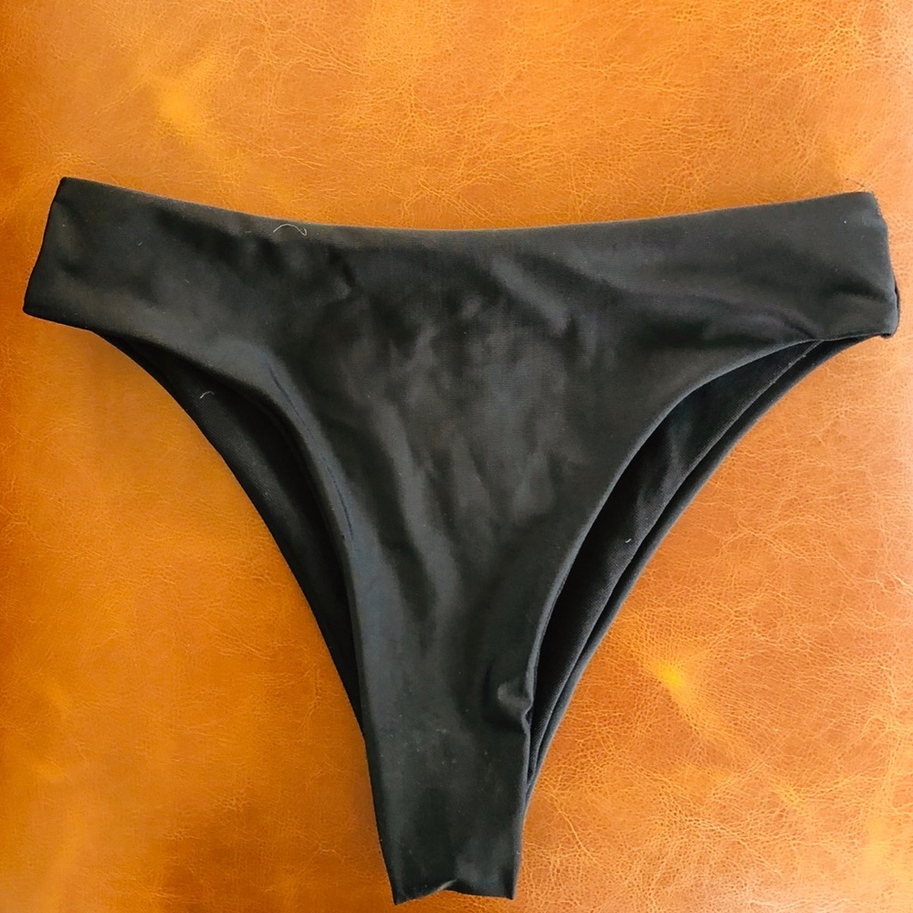 Black cheeky bikini bottoms